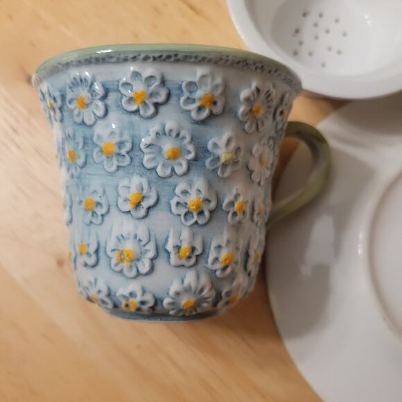 Nordstrom Italy Majolica Covered Daisy Tea Mug Set w/ Insert, Saucer and Lid - Picture 11 of 11